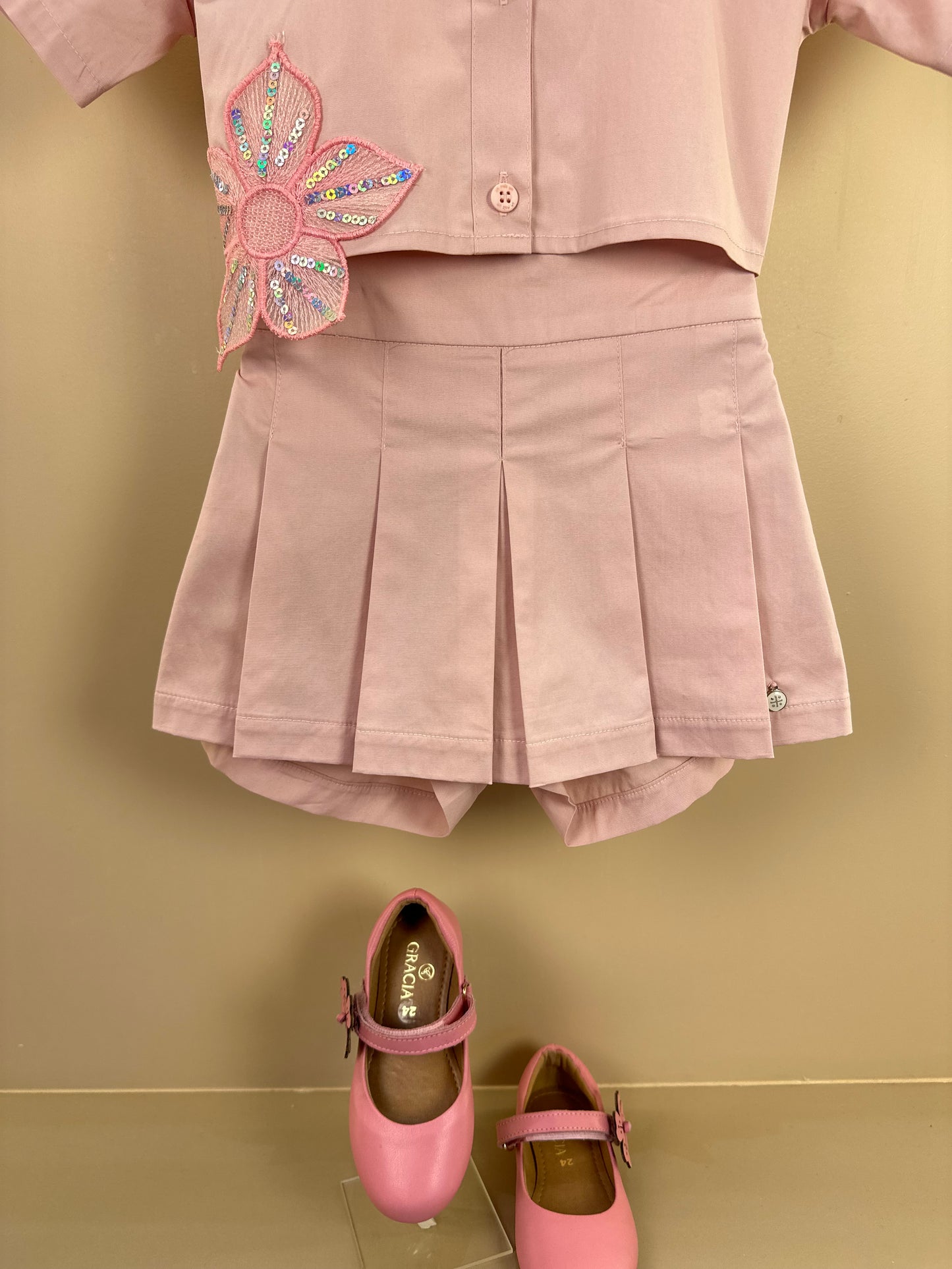 Conjunto Infantil Algodão Camisa Bordada e Shorts-saia Pregas Nude - Um Mais Um