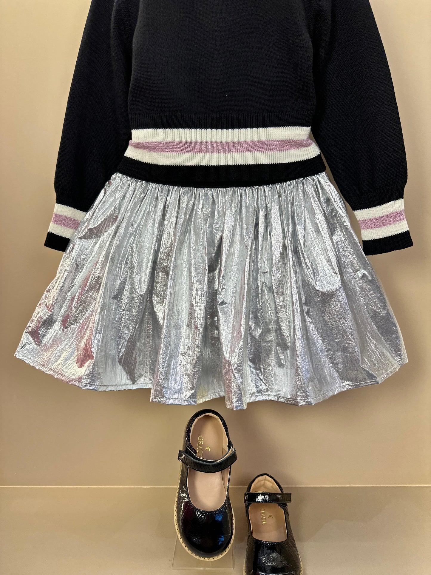 Conjunto Infantil Blusa Tricot Barbie Color Preta e Saia Prata Patche Barbie - Pituchinhus