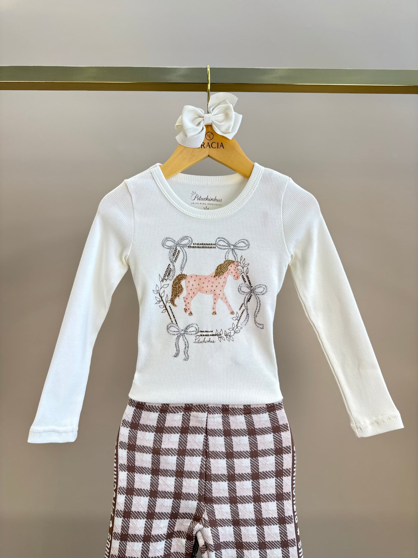 Conjunto Infantil Blusa Off White Cavalinho Cristal E Legging Tricot Xadrez Marrom - Pituchinhus