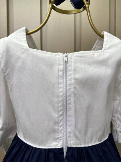 Vestido Infantil Algodão Manga Bufante e Amarração Bordados Manuais Branco/Azul - Luluzinha