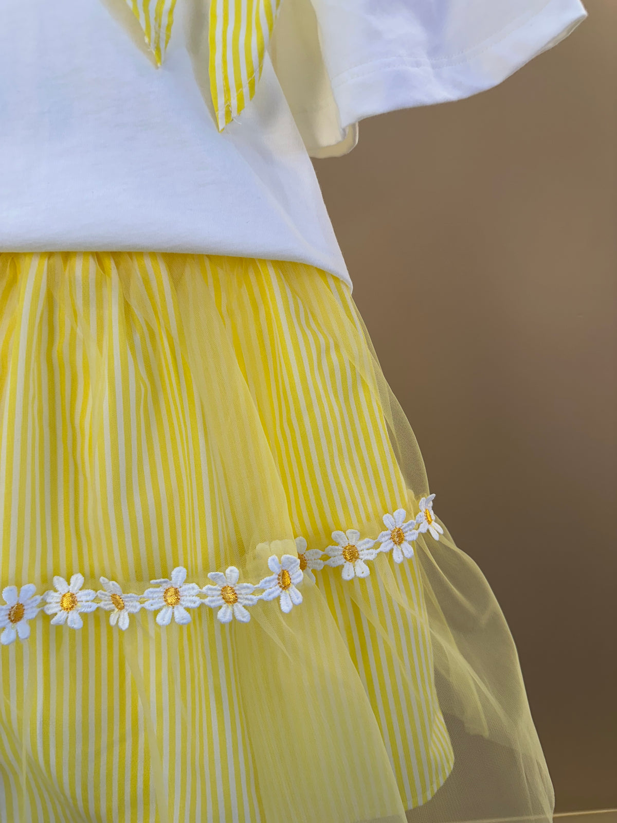Conjunto Infantil Blusa Laço e Saia Listrada Com Aplicação de Flores - Momi