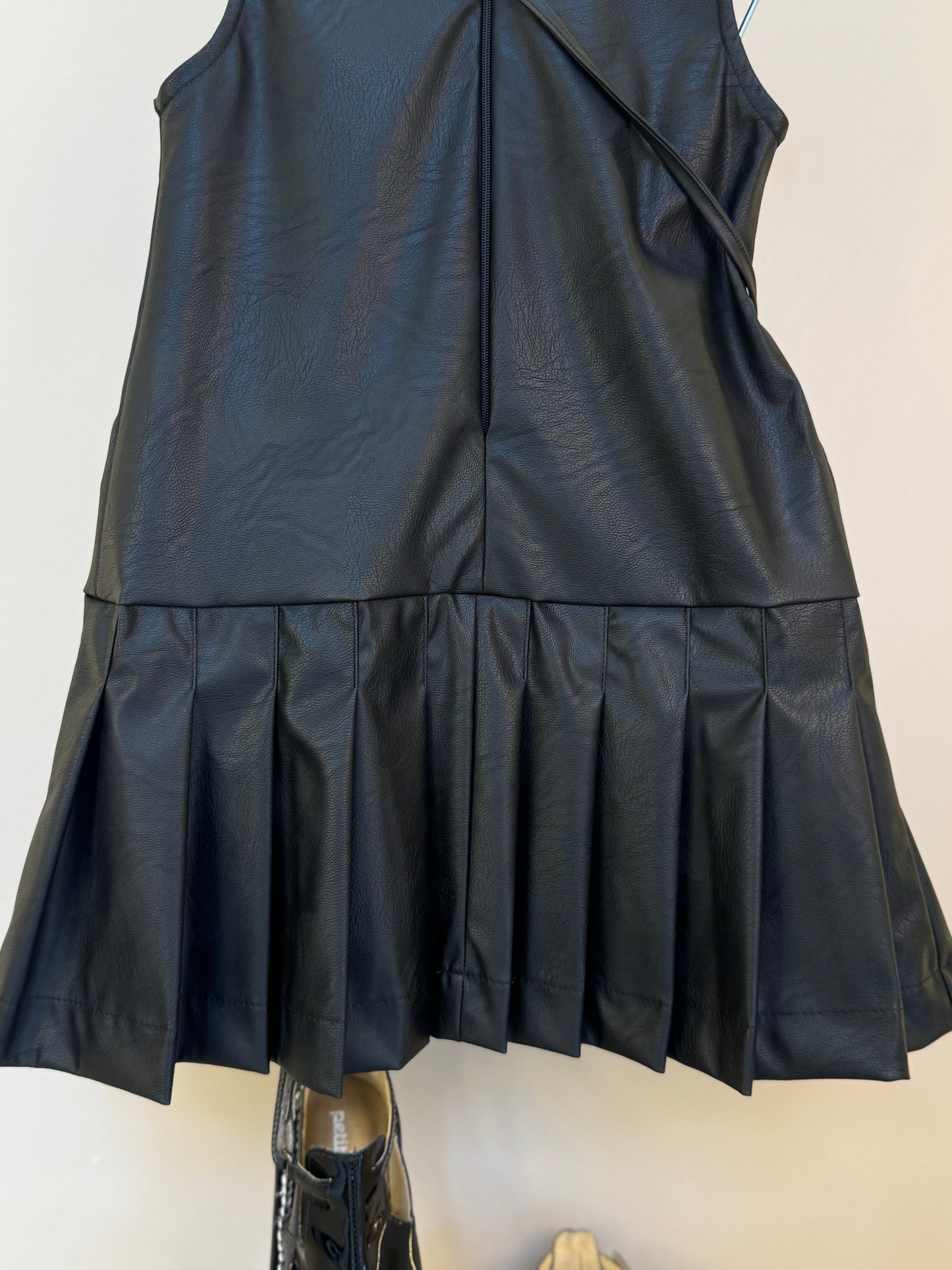 Vestido Infantil Trapézio Couro Tech com Bolsa Ursinho - Luluzinha