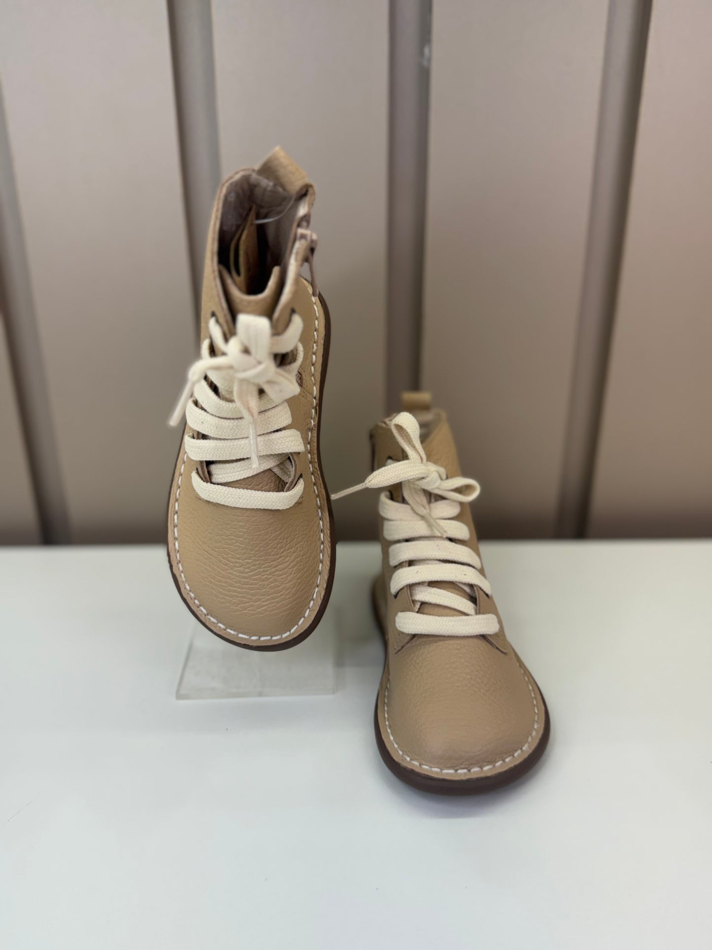Coturno de couro blush Petit Cheval