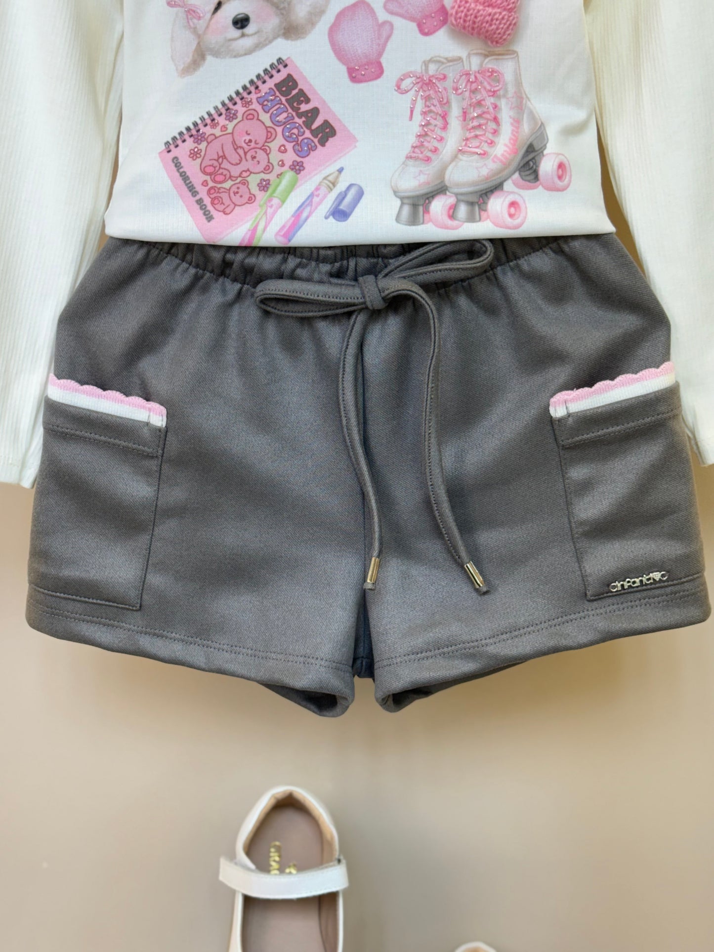 Conjunto Infantil Blusa ML Essential Things e Shorts Cinza Claro - Infanti