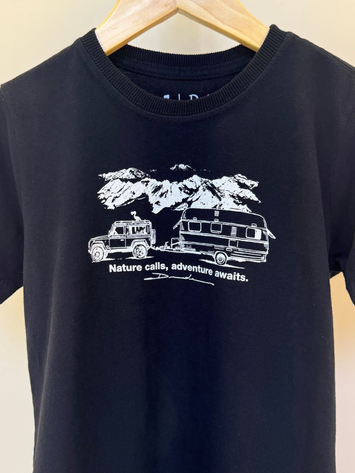 Camiseta Infantil Algodão Adventure Awaits - Dudes