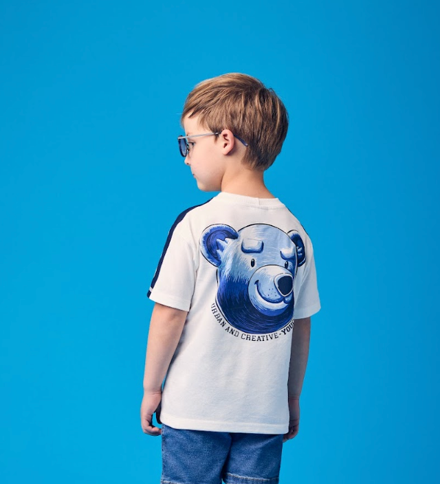 Conjunto Infantil Camiseta Branca Faixa Azul Urso Costas e Bermuda Jeans - Youccie
