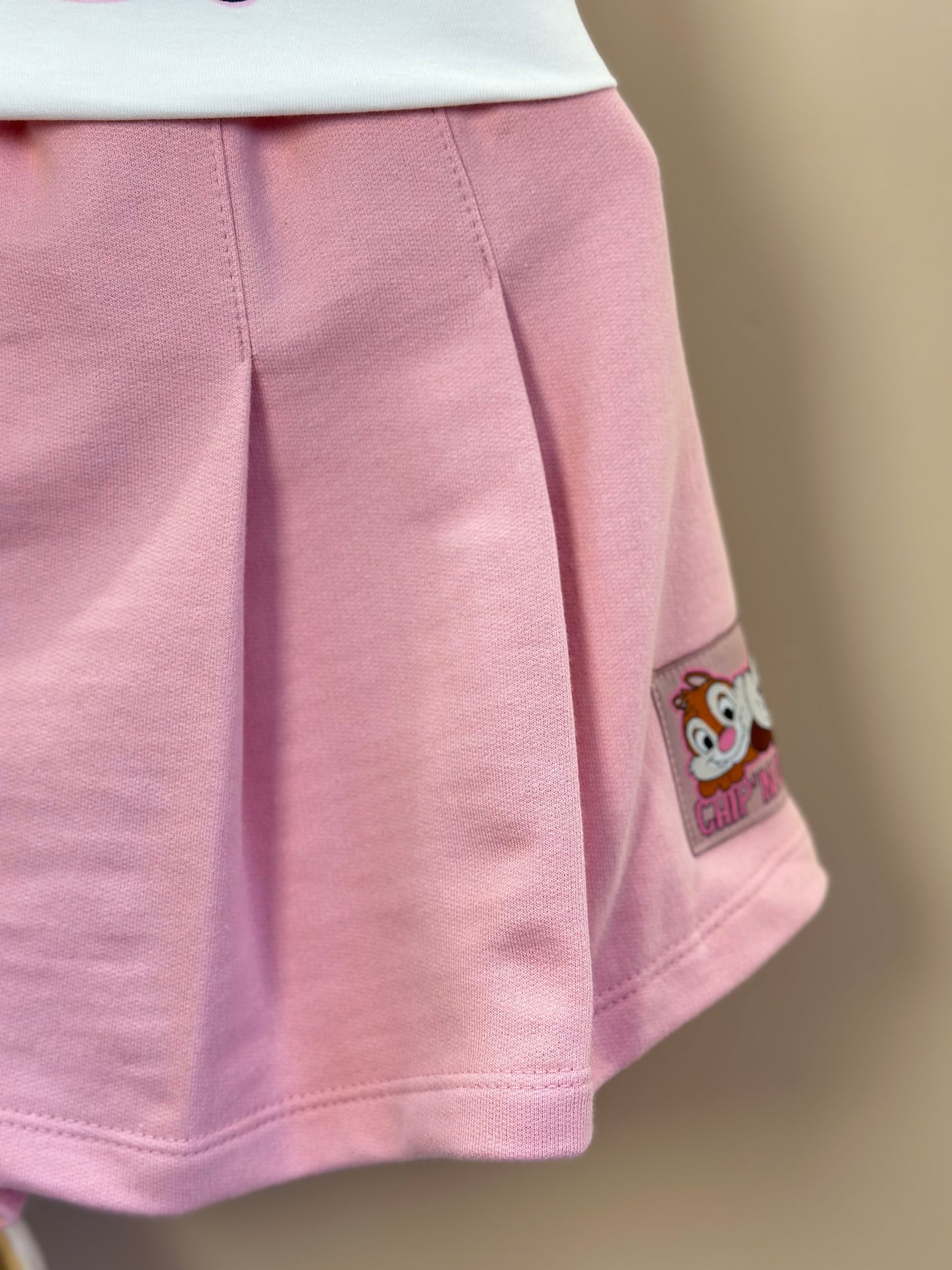 Conjunto Infantil Blusa Chip`N Dale Pérola e Shorts-saia Rosa Quartz - Momi Mini