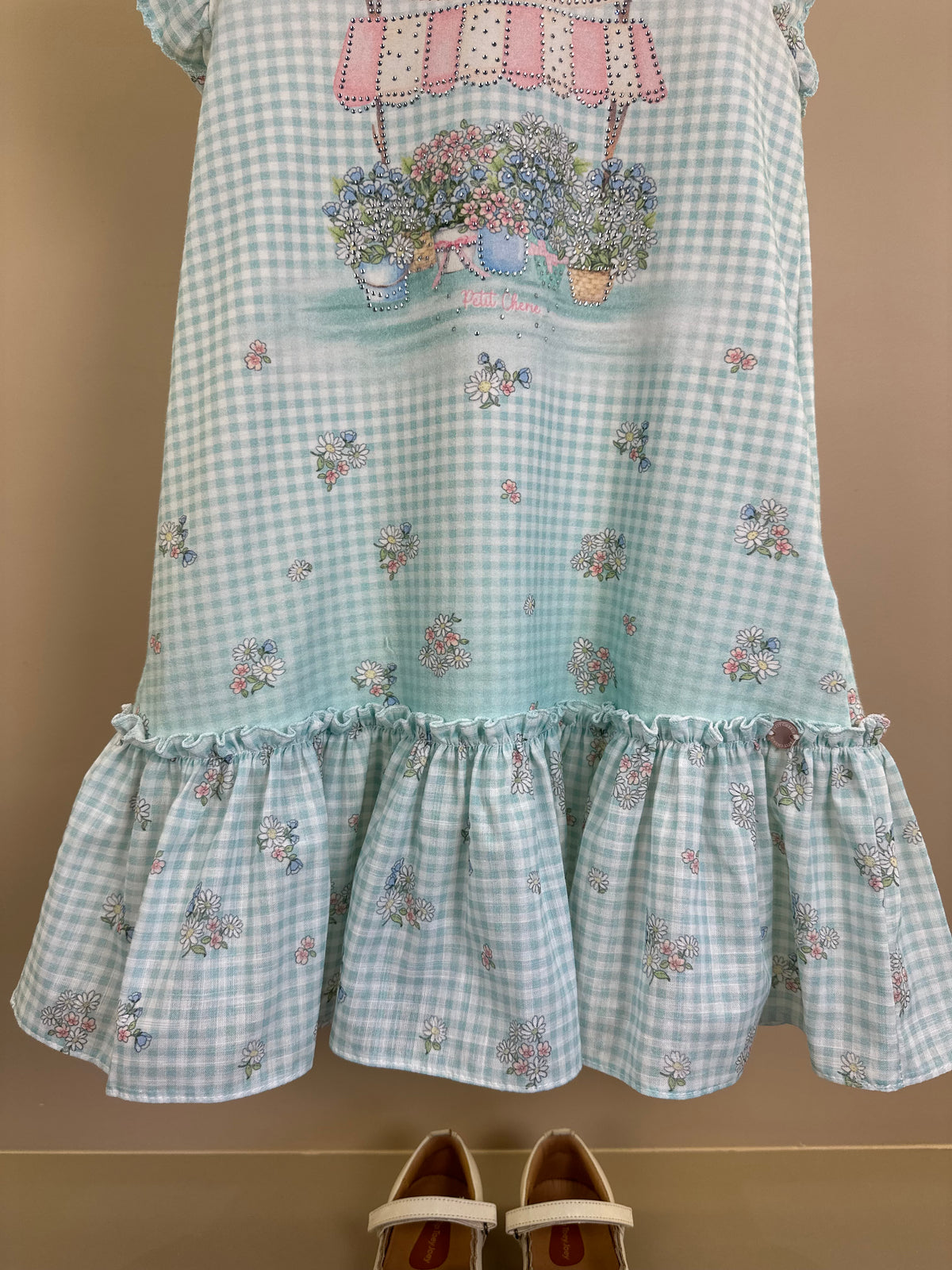 Vestido Infantil Quadriculado Azul Claro Flores e Strass - Petit Cherie