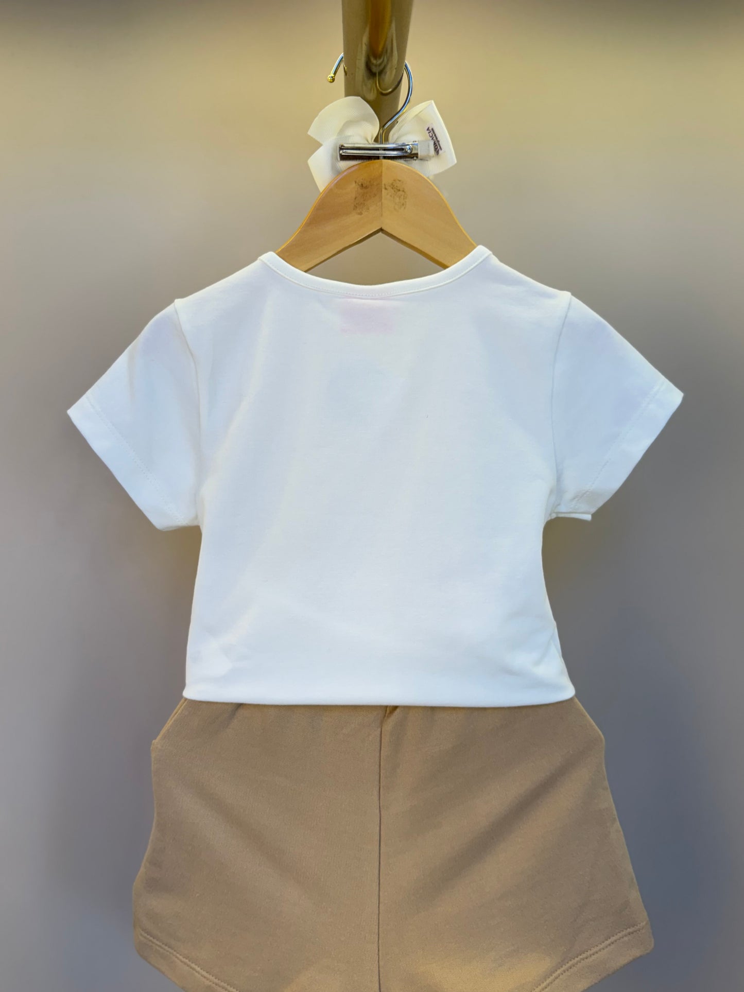 Conjunto Infantil Blusa de Ursinha Cowgirl e Shorts Moletom Bege - Momi