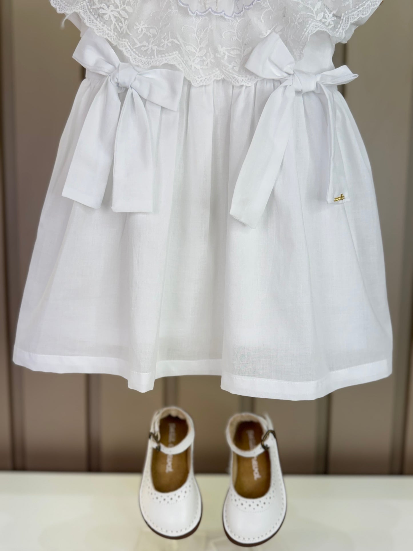 Vestido Bebê Algodão Gola Babados Bordada com Lacinhos Branco - Roana