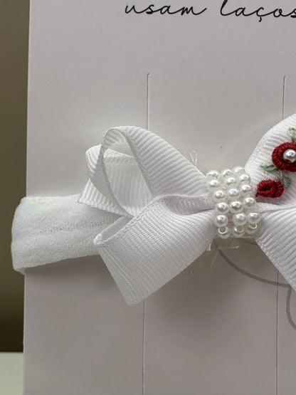 Faixa Bebê Laço Pérola Flores Bordadas Vermelhas - Roana