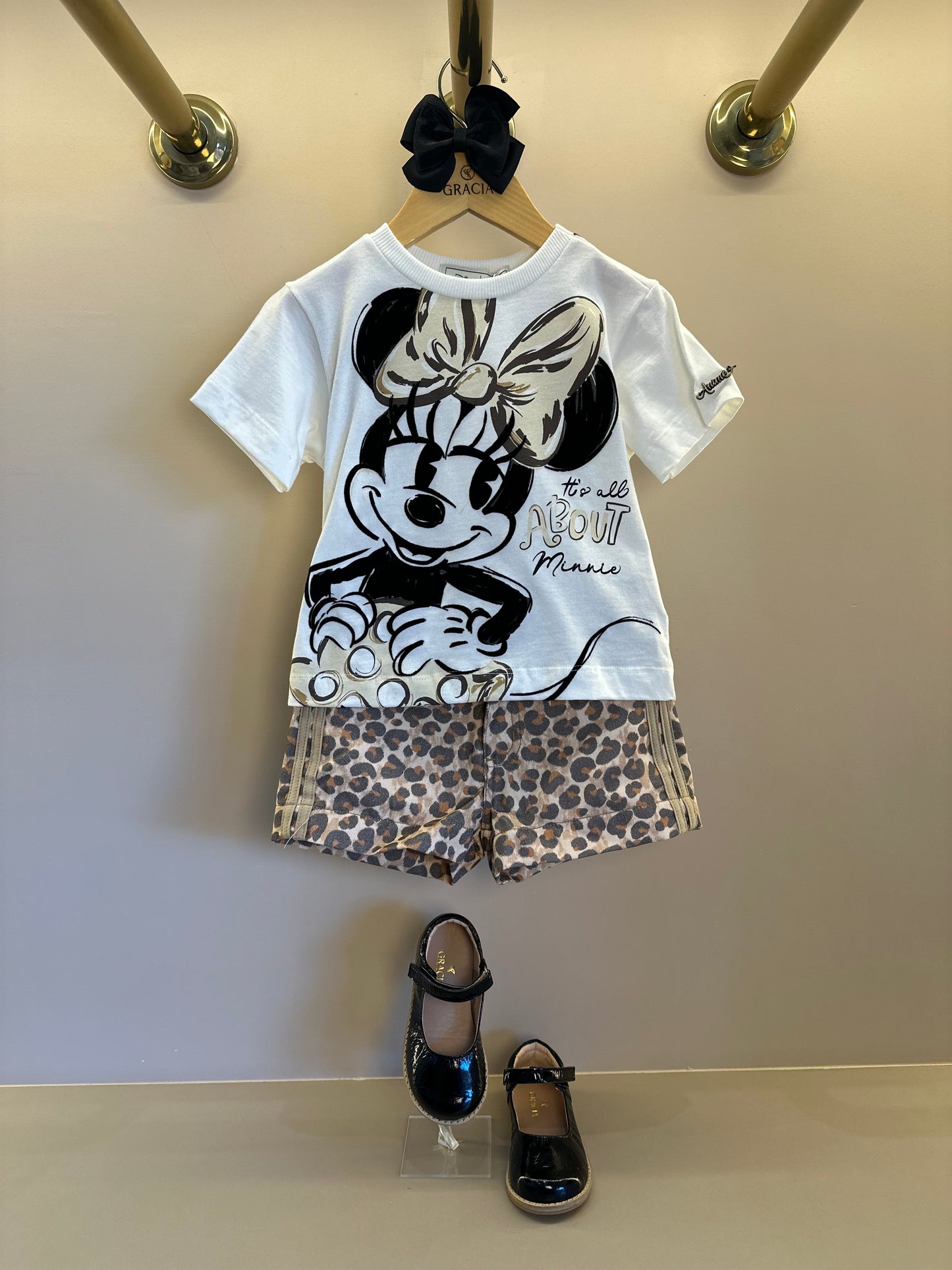 Conjunto Infantil Blusa Minnie Lacinho e Shorts Sarja Animal Print - Animê