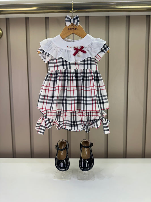 Conjunto Bebê Bata Gola Bordada com Faixa e Culote Xadrez - Roana