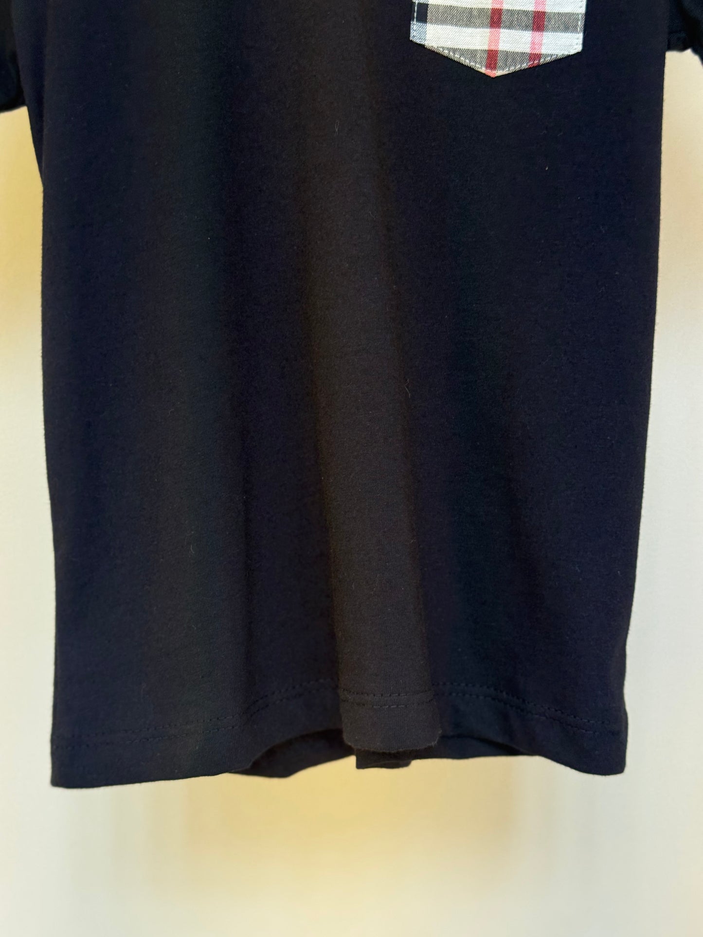 Camiseta Infantil Meia Malha Penteada com Bolso Preta - Um Mais Um