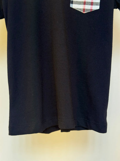 Camiseta Infantil Meia Malha Penteada com Bolso Preta - Um Mais Um