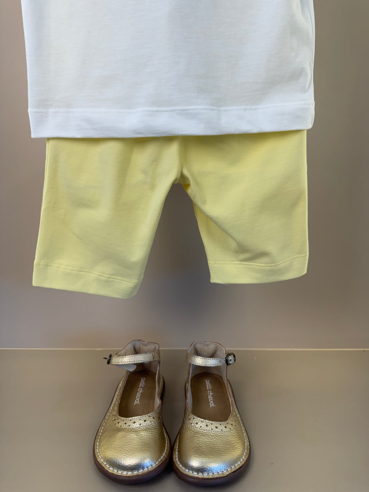 Conjunto Infantil Blusa Minnie Mouse e Shorts Legging Amarelo - Animê