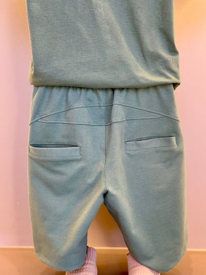 Conjunto Infantil Camiseta Algodão Teddy Chapéu Panama e Bermuda Moletom Algodão Recortes Eucalipto - Dame