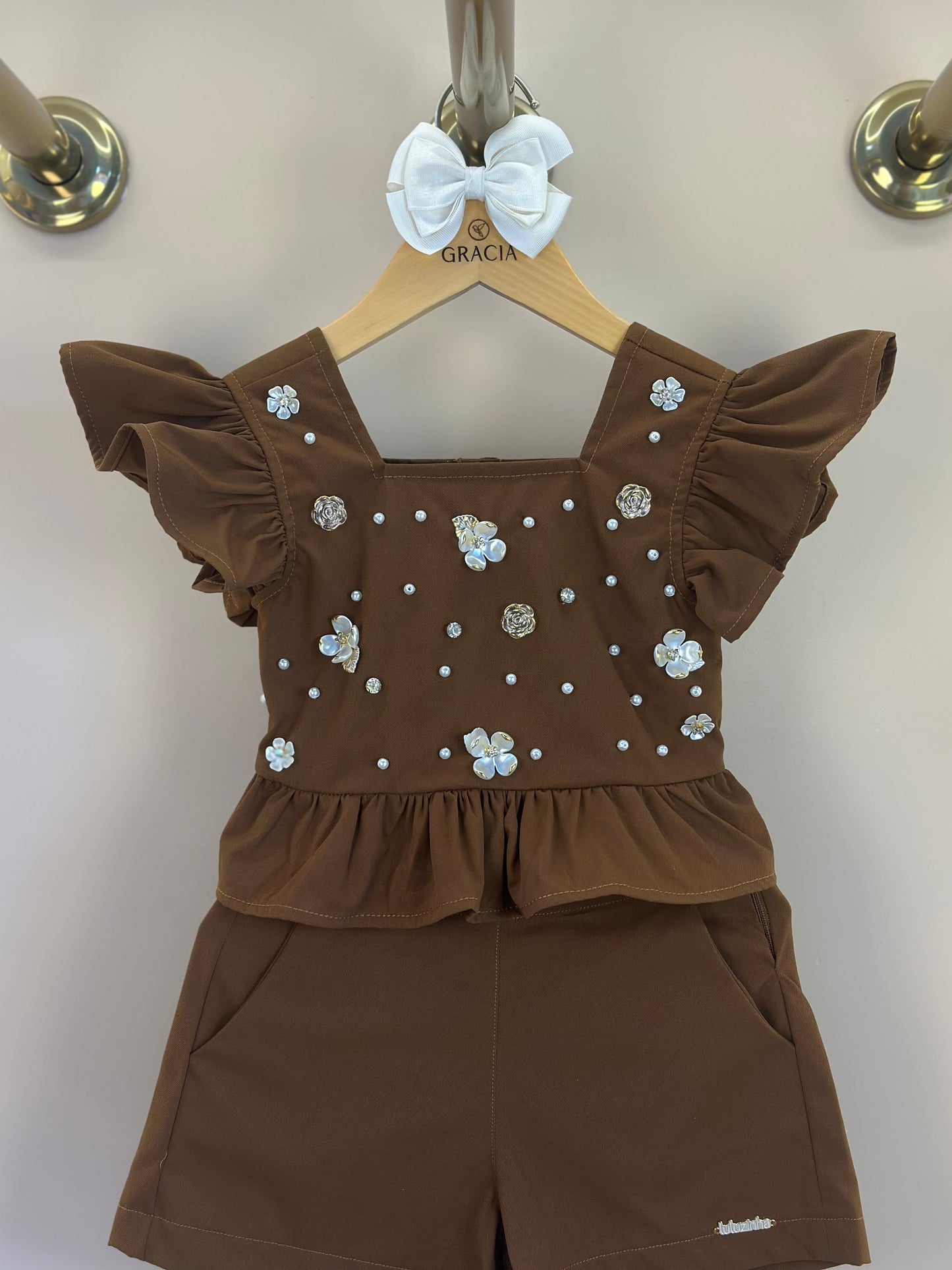 Conjunto Infantil Blusa e Shorts  Sarja Bordado Manual Marrom - Luluzinha