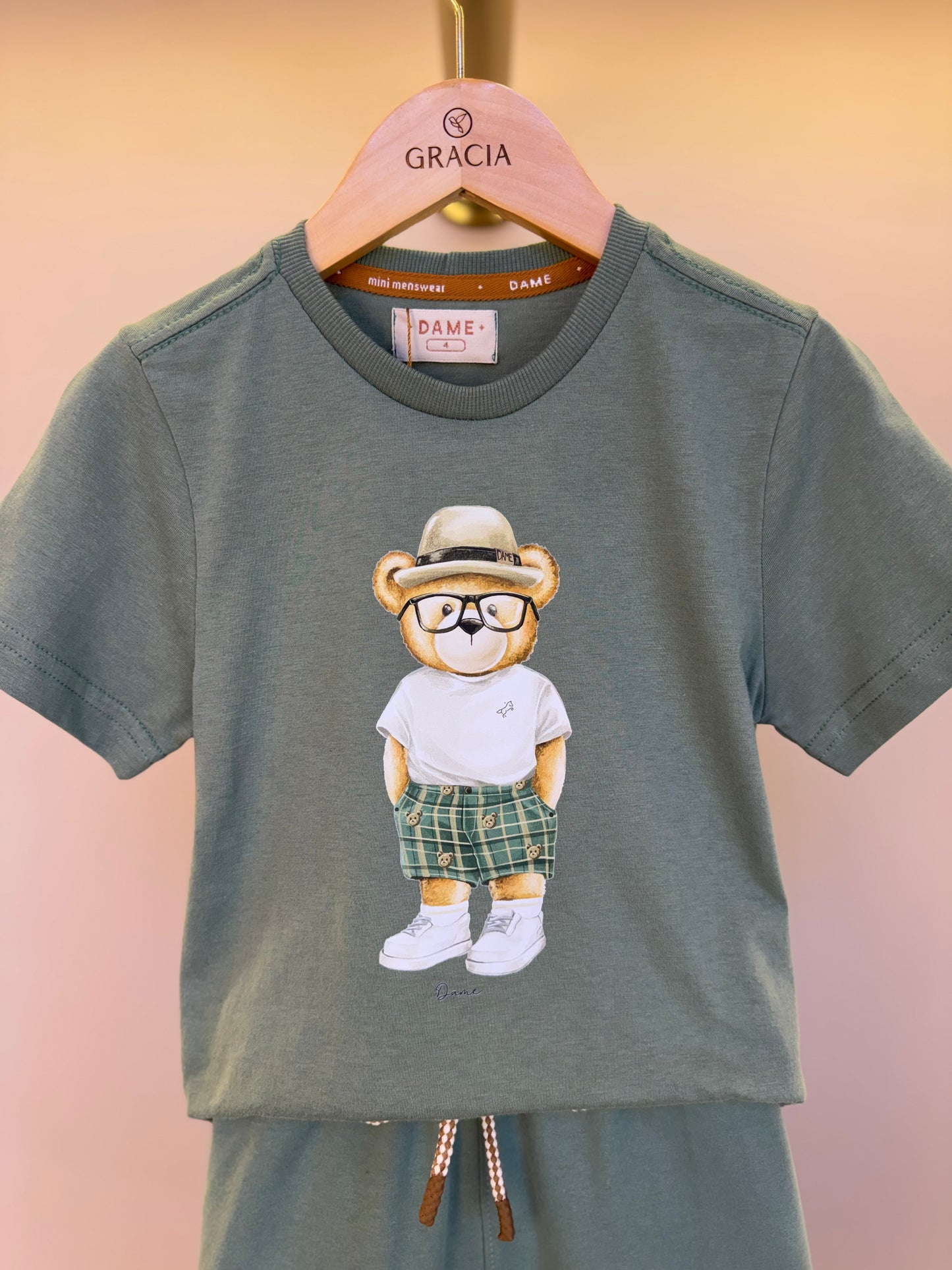 Conjunto Infantil Camiseta Algodão Teddy Chapéu Panama e Bermuda Moletom Algodão Recortes Eucalipto - Dame