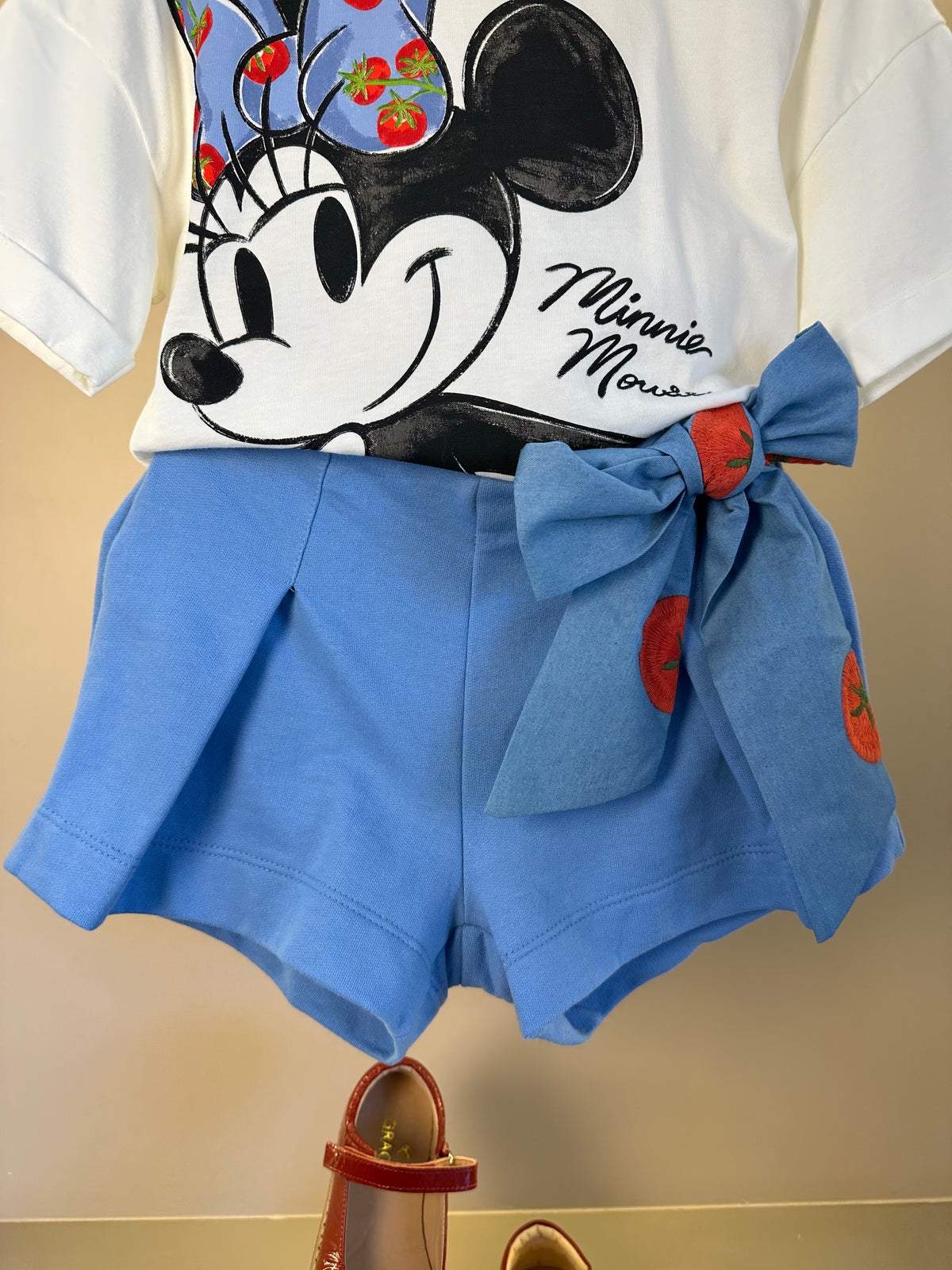 Conjunto Infantil Blusa Minnie Estampa Tomates e Saia Shorts Laço Bordado de Tomate - Animê