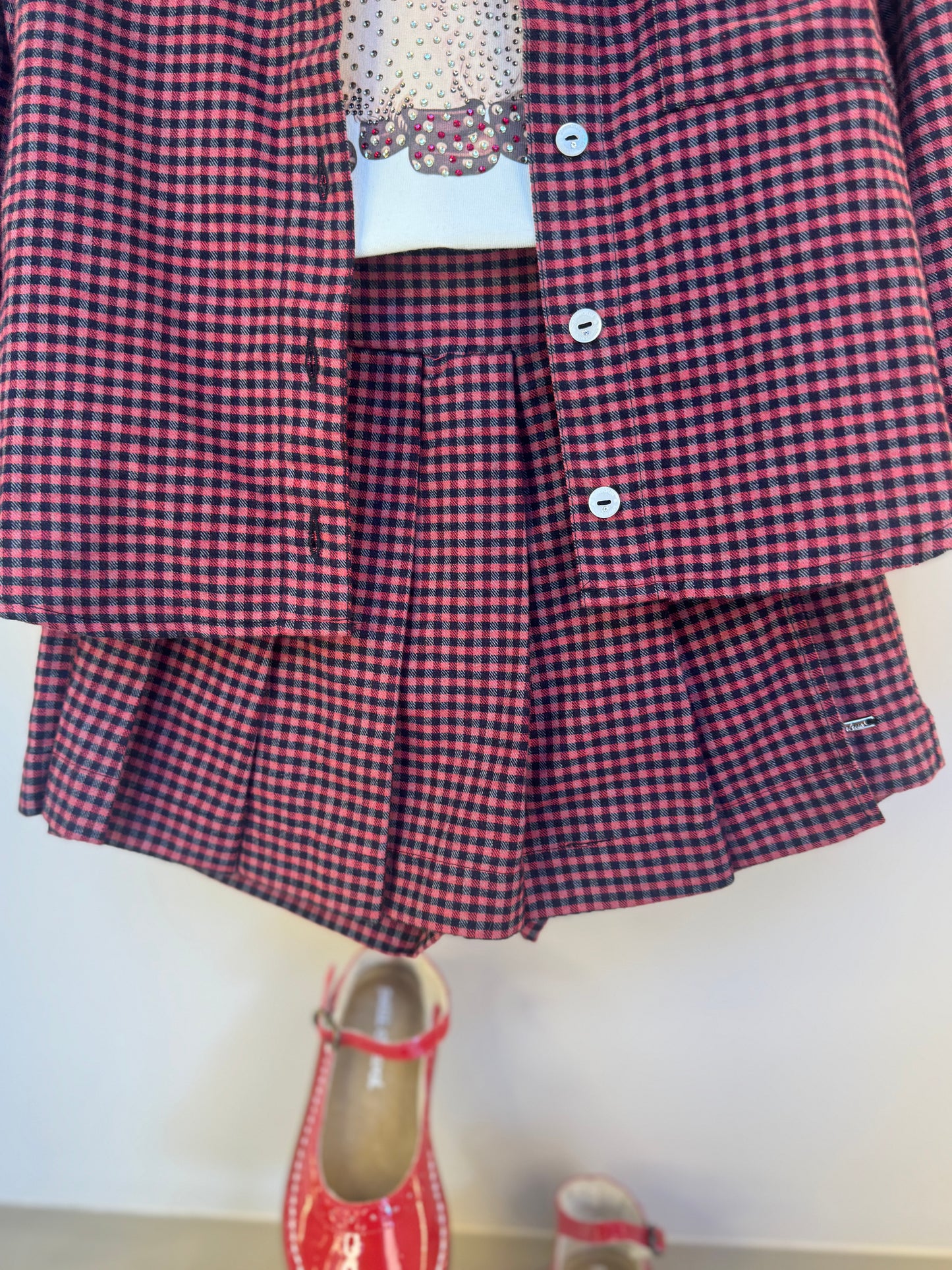 Conjunto Infantil Trio Xadrez Camisa Max Patche Cachorrinho, Blusa Cristais e Saia-shorts Pregas - Pituchinhus