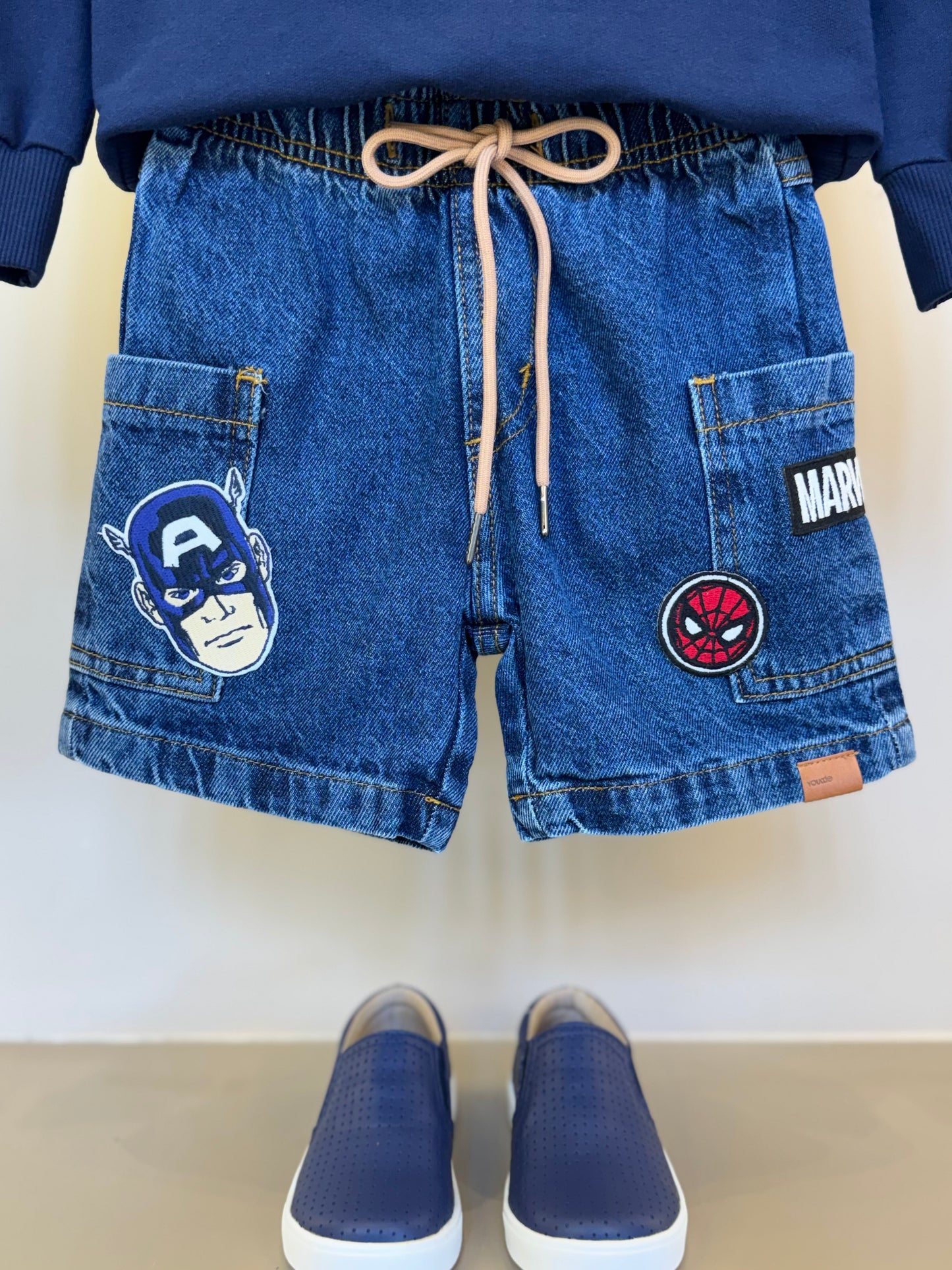 Conjunto Infantil Casaco Gola Polo e Bermuda Jeans Patchs Marvel - Youccie