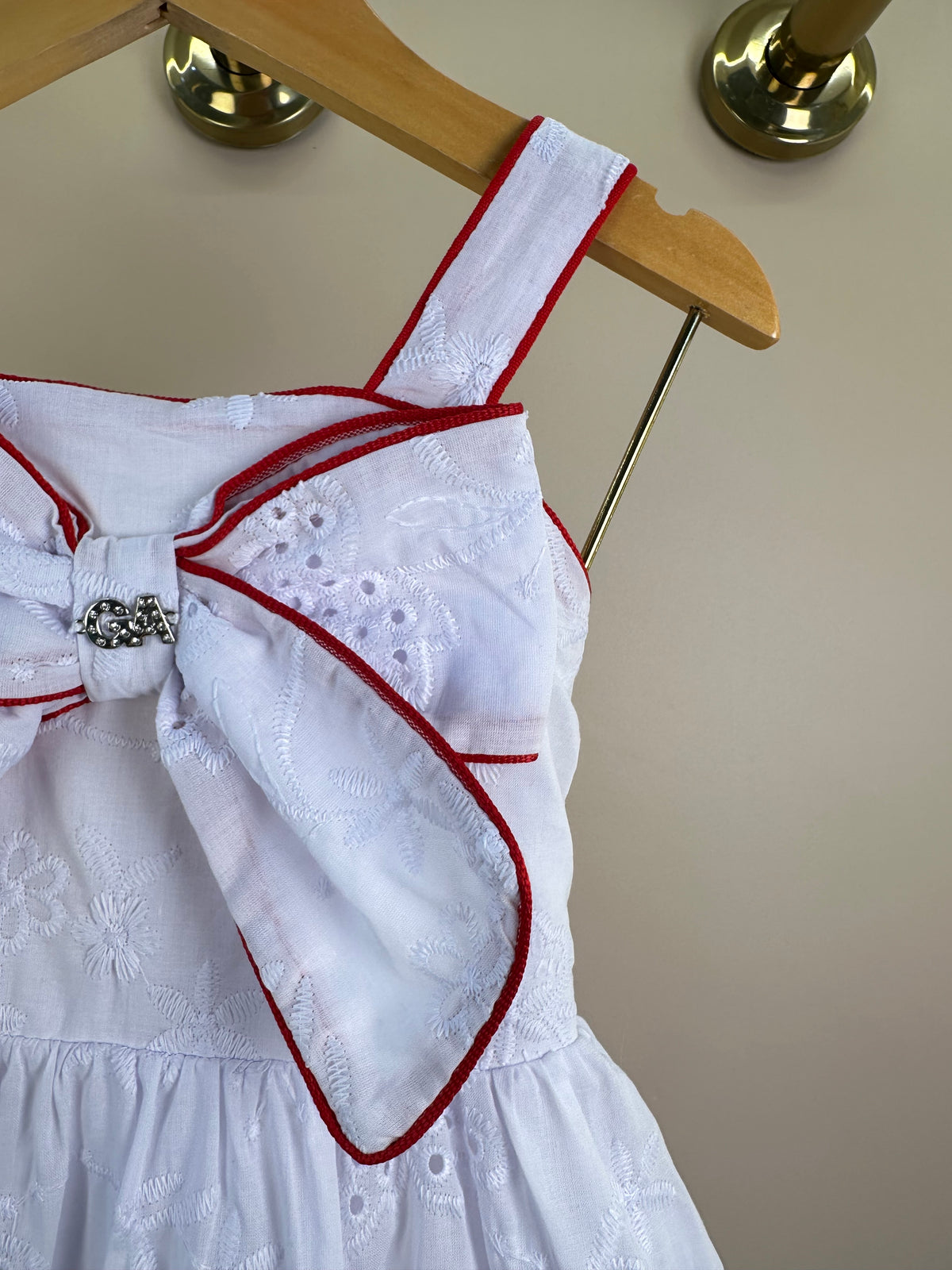 Vestido Infantil Laise Branco Com Detalhes Vermelho e Laço Maxxi - Gabriela Aquarela