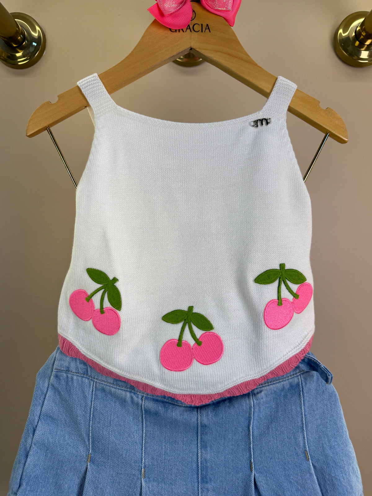 Conjunto Infantil Blusa Tricot Cerejas e Shorts Saia Jeans Com Pregas - Momi