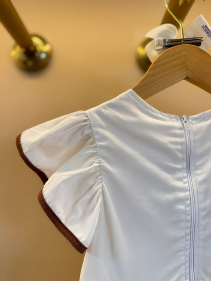 Vestido Infantil Rodado Tricoline Branco com Laço Marrom - Luluzinha