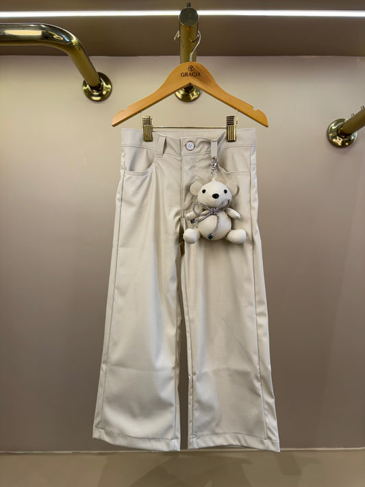 Calça Wide Leg Couro Fake Pingente de Urso  Bege - Luluzinha