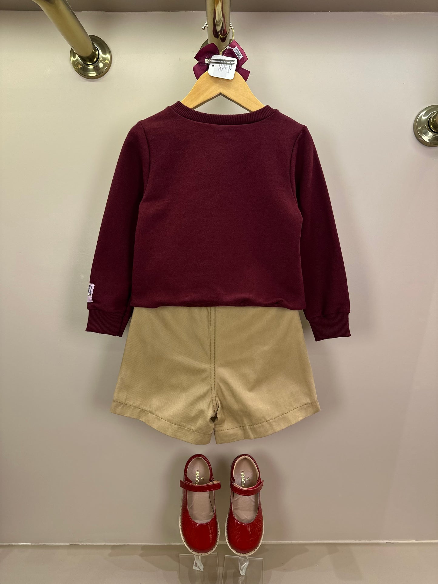 Conjunto Infantil Feminino Casaco Moletom Pooh Cranberry Juice com Saia Sarja de Pregas Bege Escuro Casual - Momi