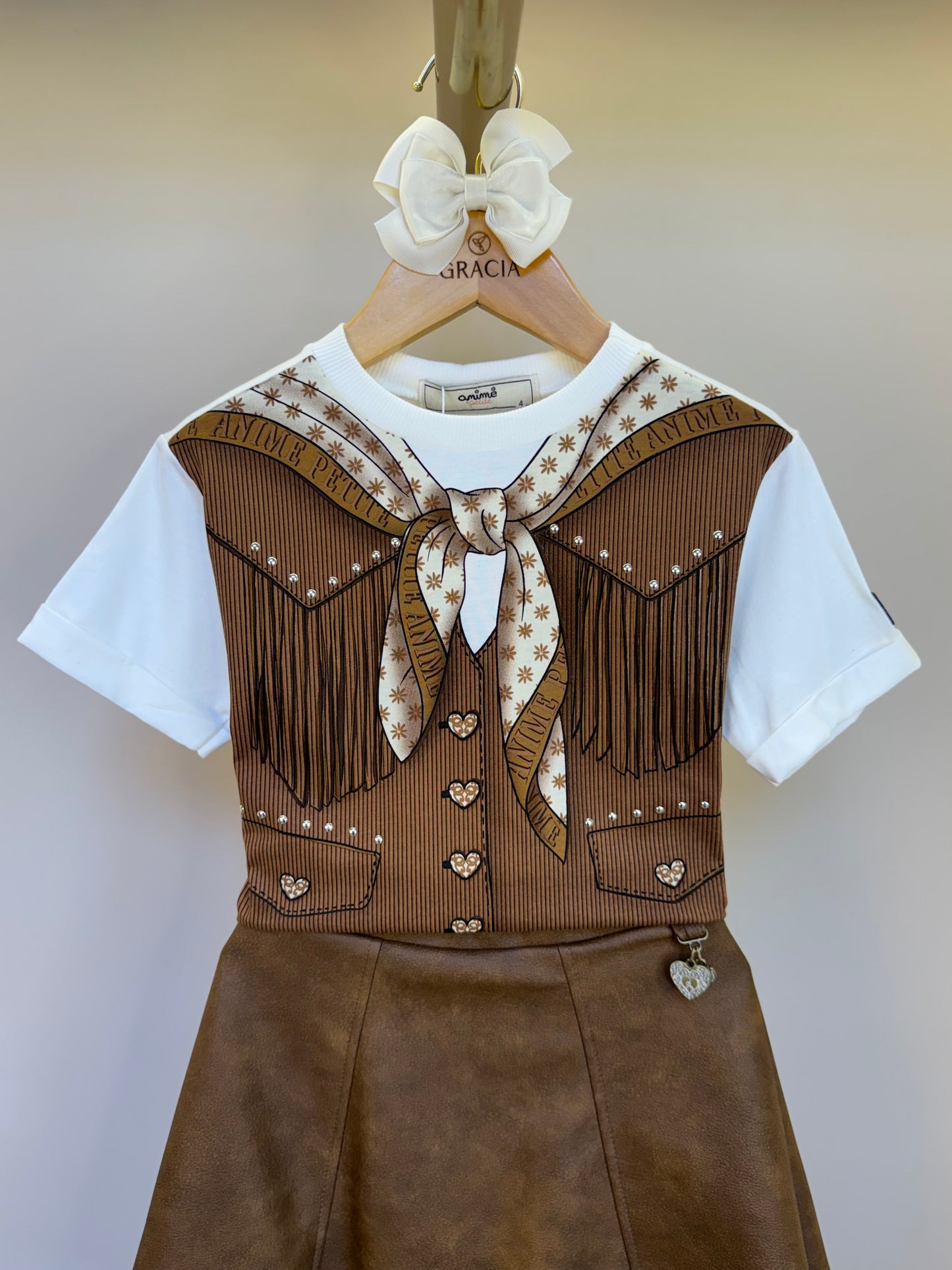 Conjunto Infantil Blusa Estampa Colete Lenço e Saia De Couro Tech Marrom - Animê