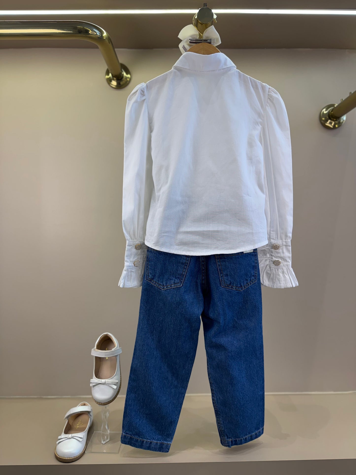 Conjunto Infantil Camisa Branca Algodão e Calça Jeans Bordada Flores Brancas - Luluzinha