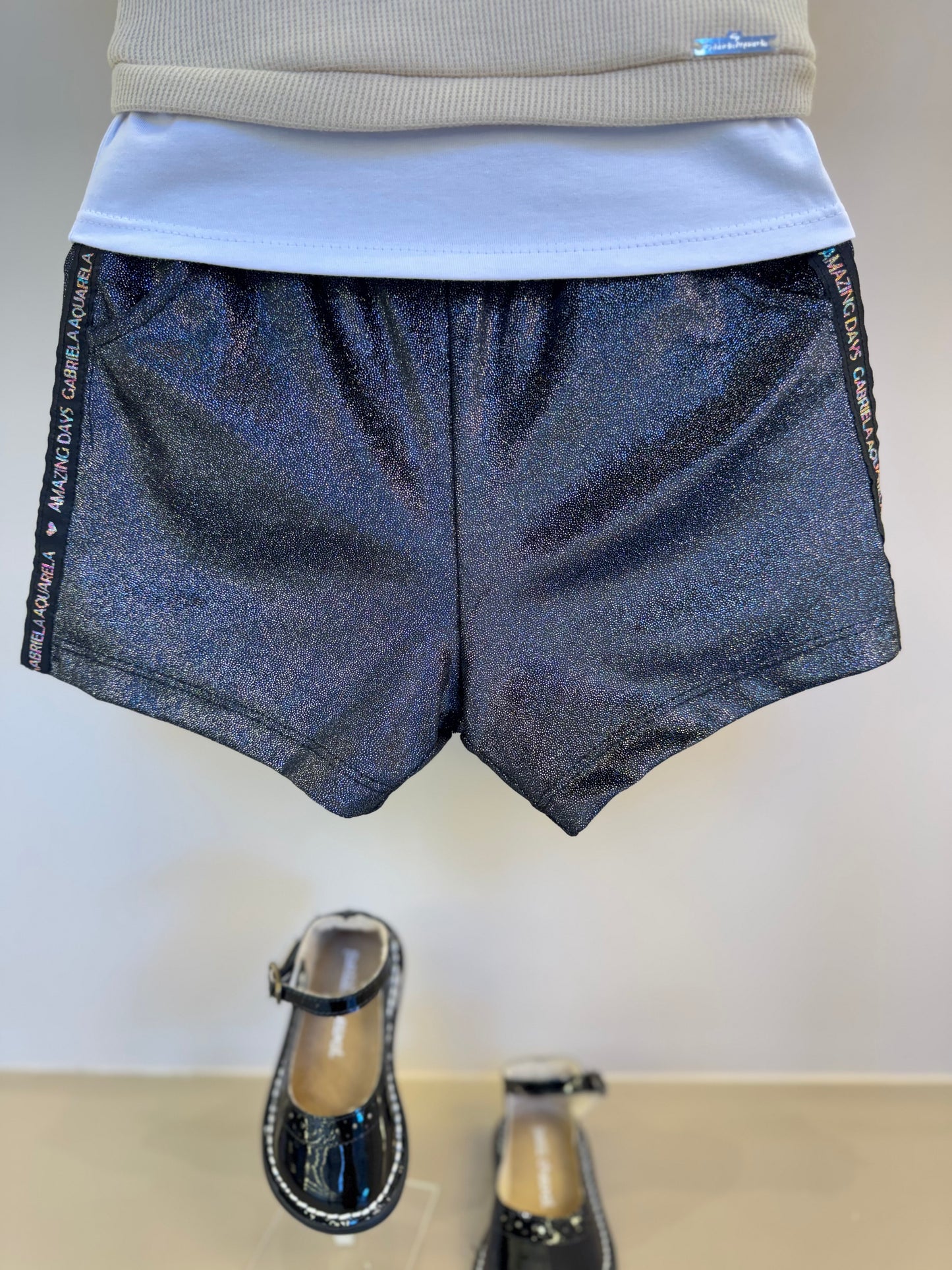 Conjunto Infantil Short  Preto Com Brilho E Pullover Tricot Com Falsa Camisa Bege- Gabriela Aquarela