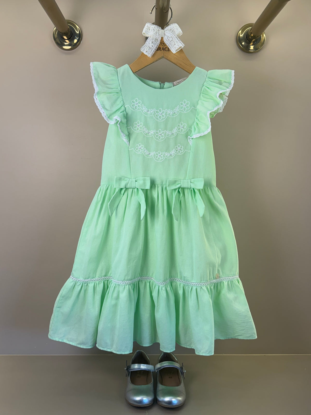 Vestido Infantil Verde Bordado Floral Babados Manga e Laços - Petit Cherie