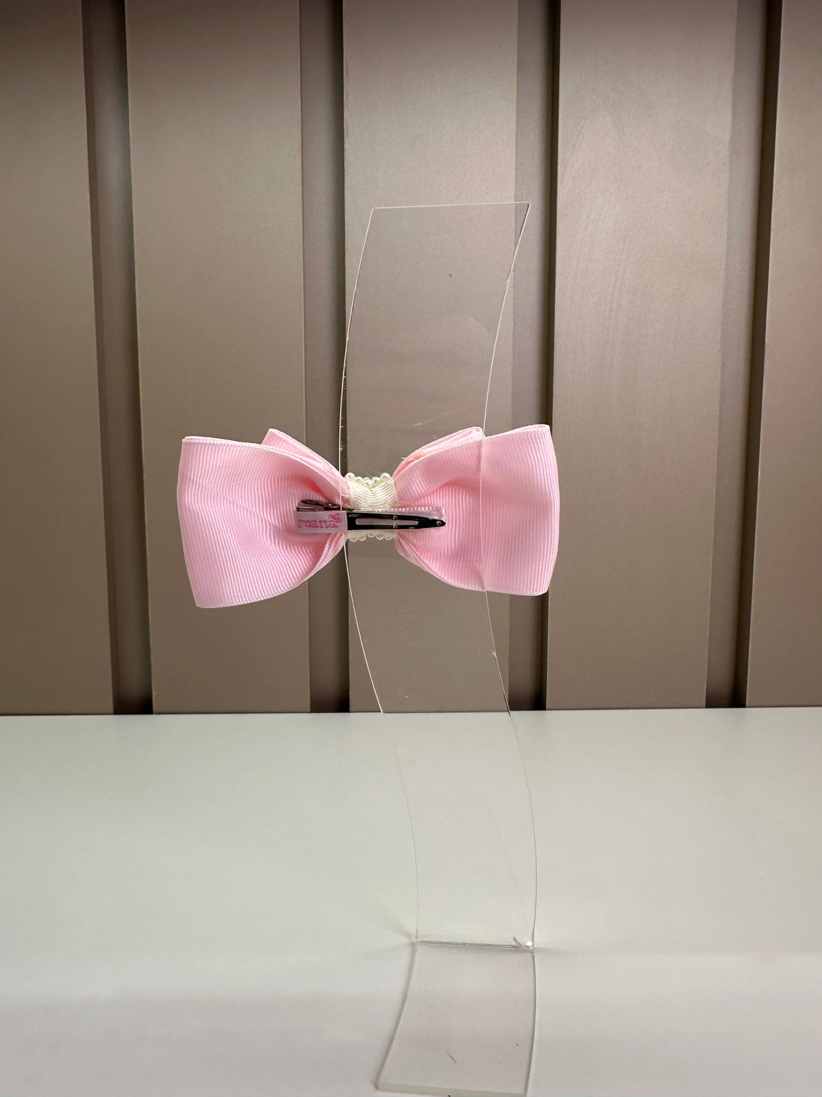 Presilha Infantil Laço Rosa Bordado Flores e Miolo Pérolas- Roana