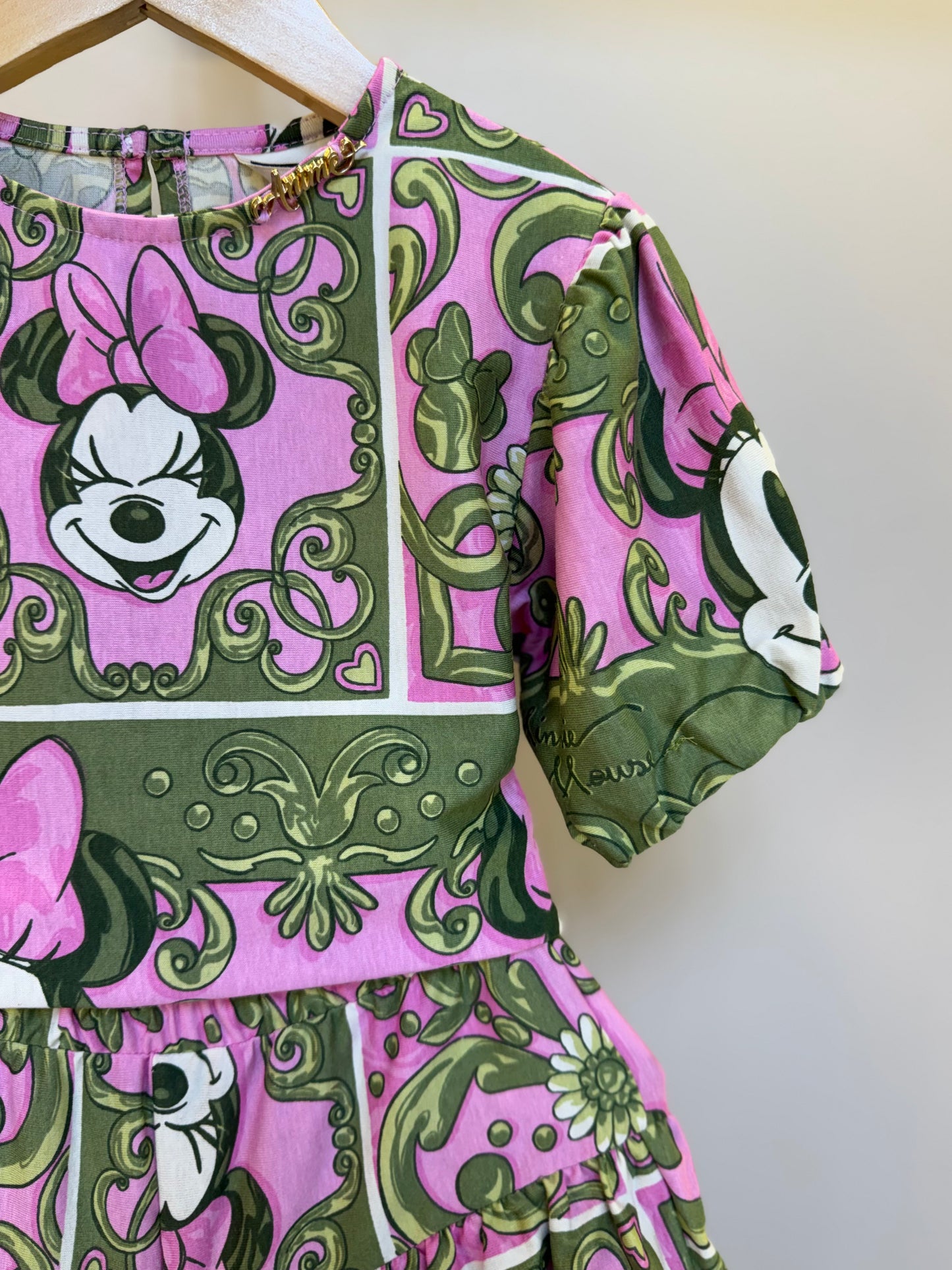 Conjunto Infantil Blusa e Shorts Maxi Minnie Barrado Rosa e Verde Forest - Animê PRÉ-VENDA