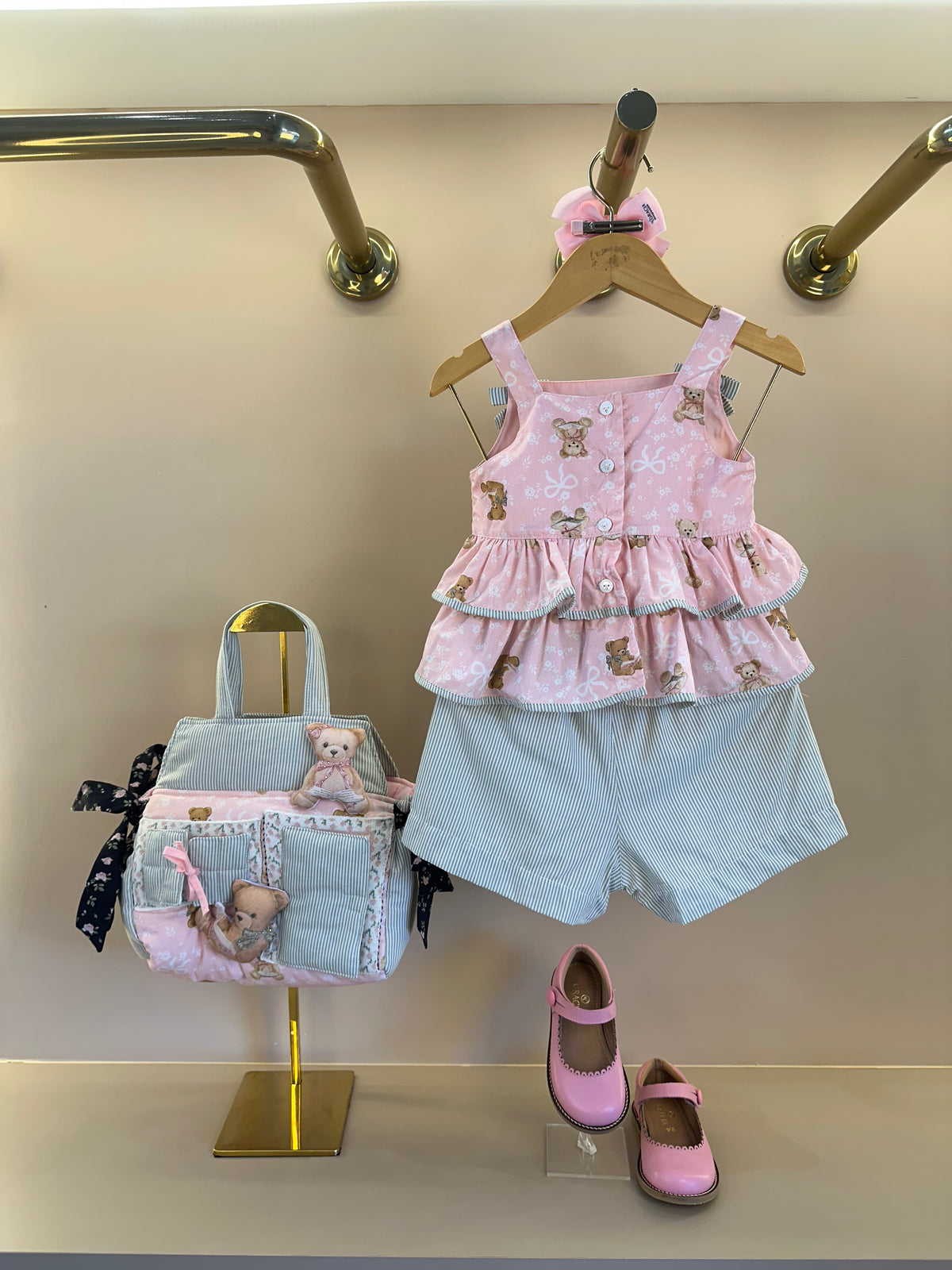 Conjunto Infantil Blusa Algodão Estampa Ursinhos Com Babados e Lacinhos e Shorts Algodão Listrado Bolsos Babadinho de Renda - Pituchinhus