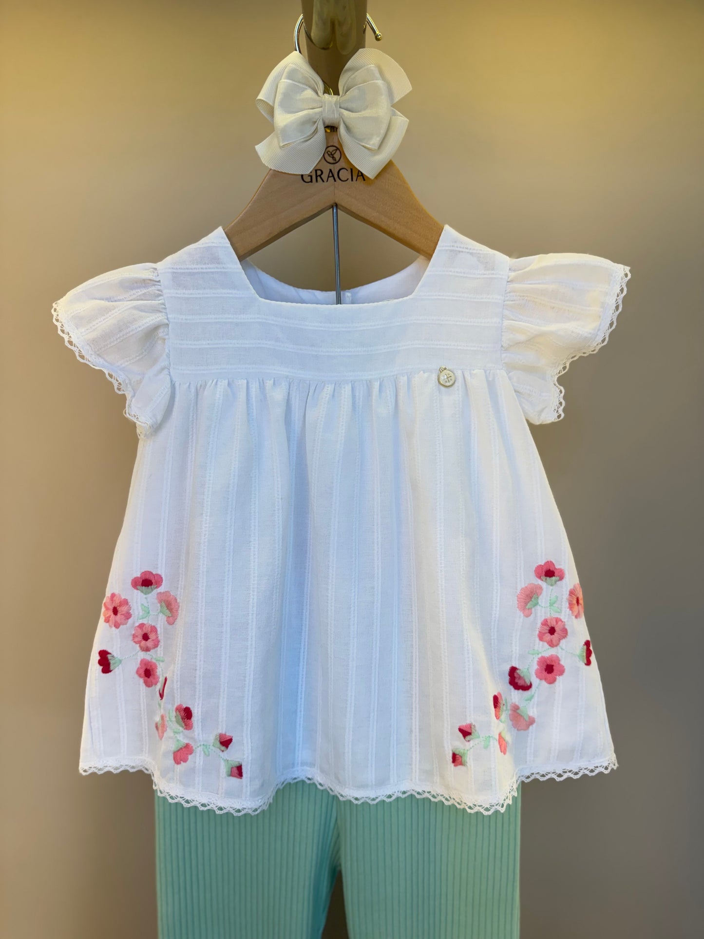 Conjunto Bebê Bata Cambraia Algodão Flores e Renda com Calça Legging  - Um Mais Um