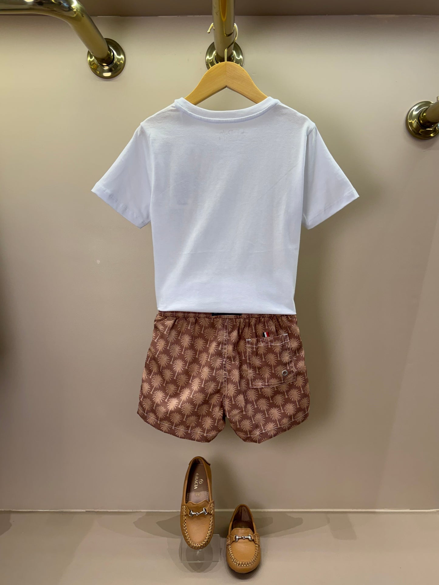 Conjunto Infantil Camiseta Branca e Shorts Coqueiros Bege - Dudes