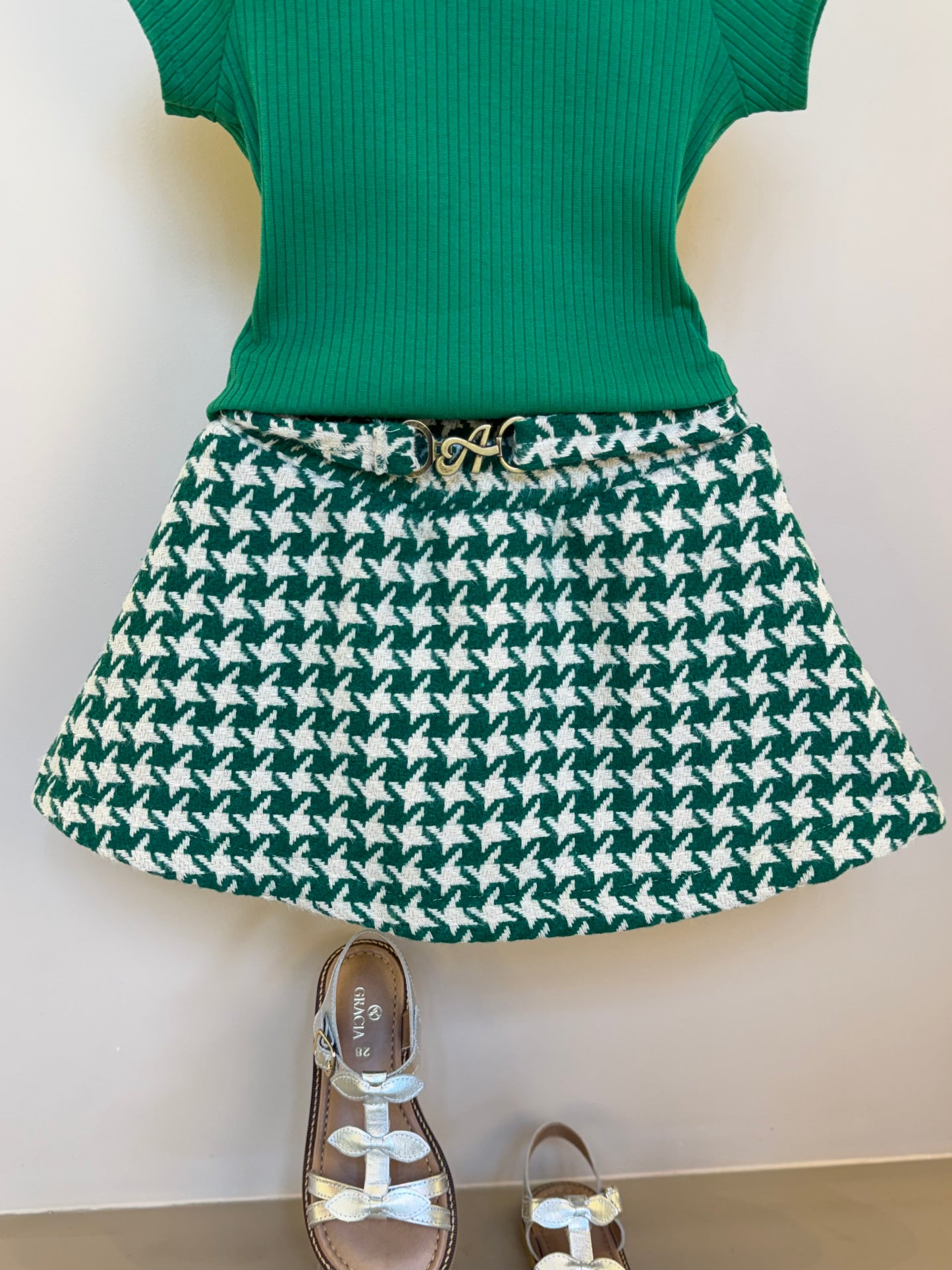Conjunto Infantil Blusa Canelada Essentials e Saia Tweed Xadrez Verde -Animê