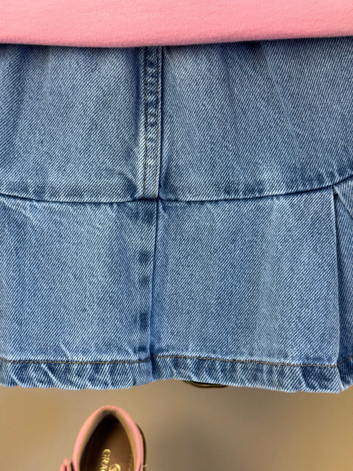 Conjunto Infantil Blusa Chaveiro Com Strass e Saia Jeans Pregas Com Pingente - Momi
