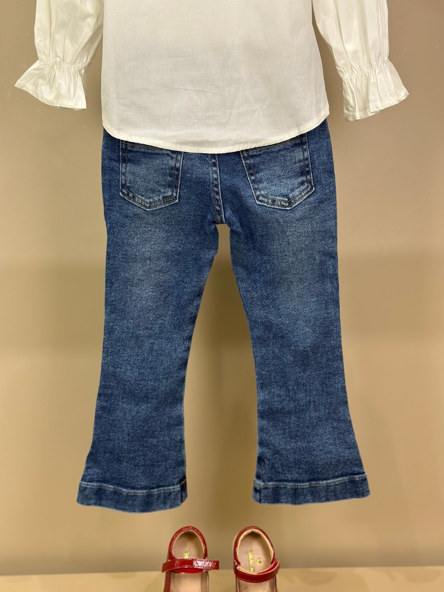 Conjunto infantil Camisa Minnie Off White e Calça Flare Jeans - Animê Petite