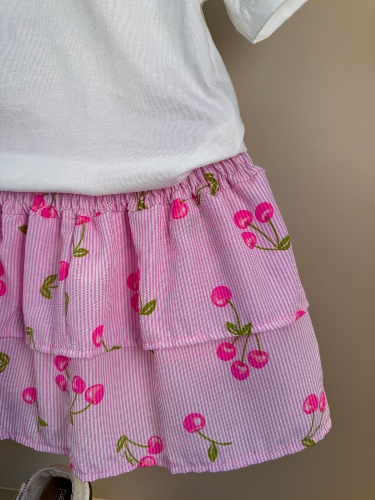 Conjunto Infantil Blusa Cerejas e Saia Franzida Babados Em Camadas - Momi