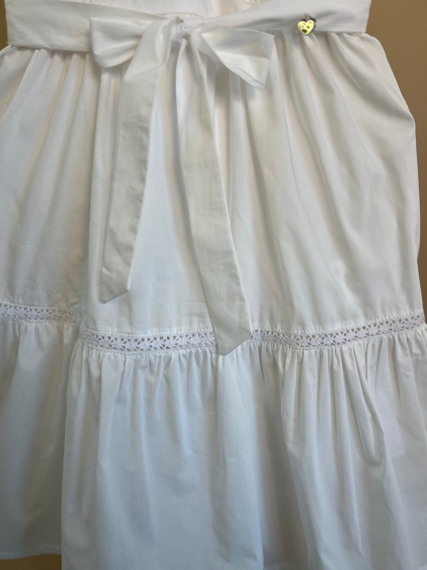 Vestido Infantil Algodão Branco Bordado Pérolas Laço Frontal - Petit Cherie