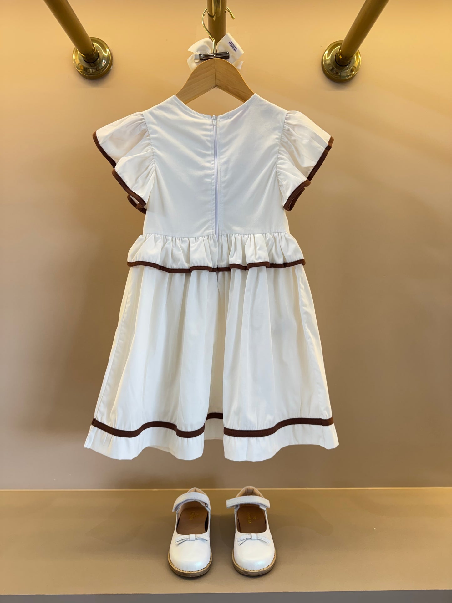 Vestido Infantil Rodado Tricoline Branco com Laço Marrom - Luluzinha
