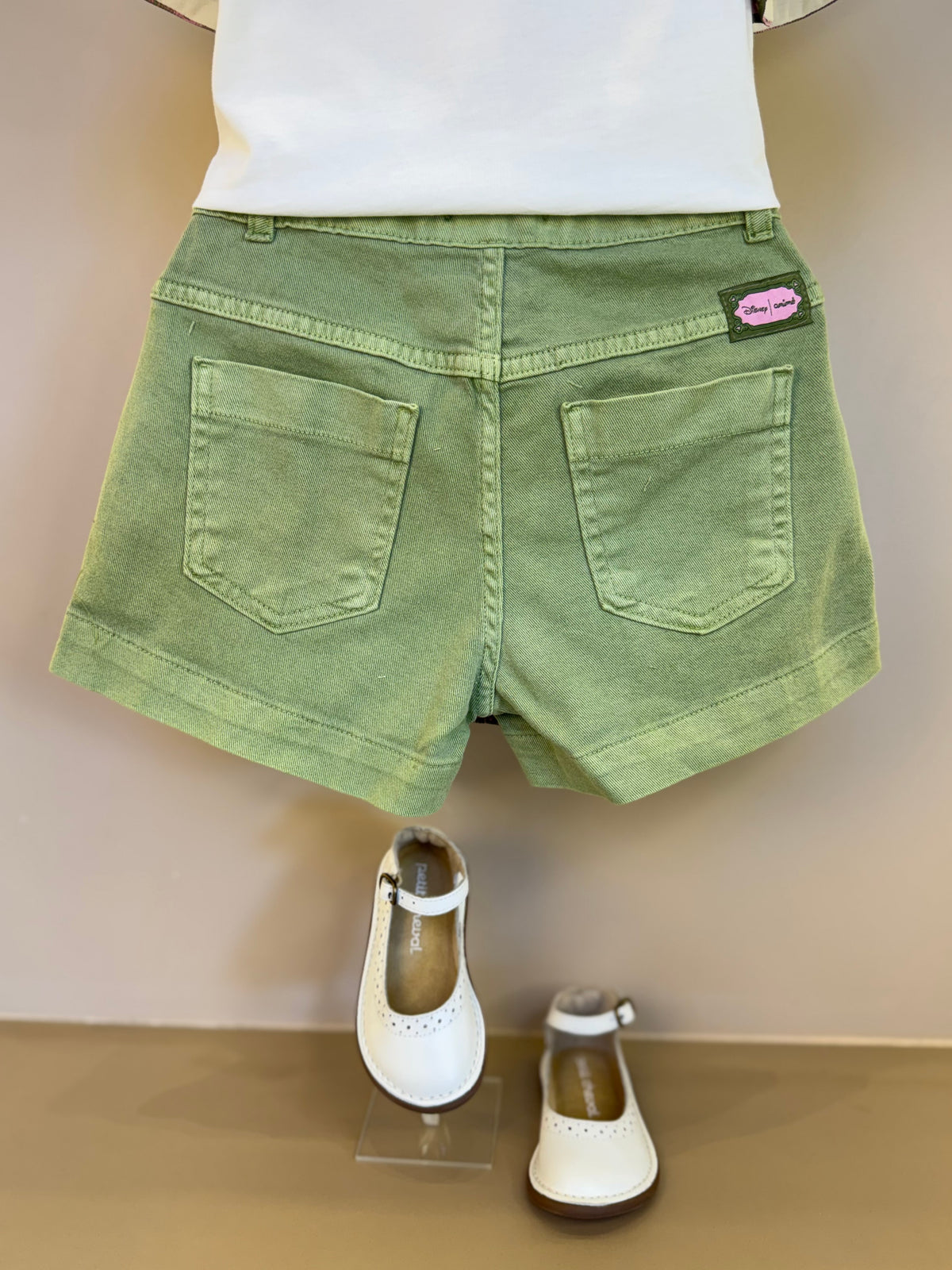 Conjunto Infantil Blusa Minnie Faixa Estilizada e Shorts Minnie Mouse Verde Forest - Animê