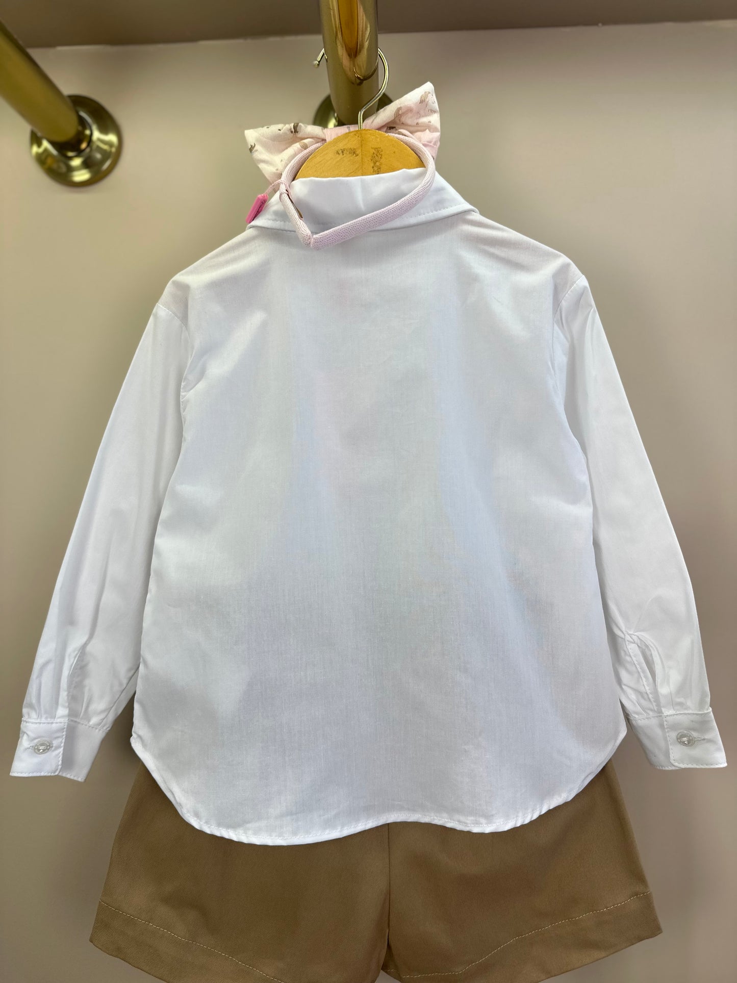 Conjunto Infantil Camisa Algodão Patches Laços e Cavalinho e Saia Sarja Bege - Pituchinhus