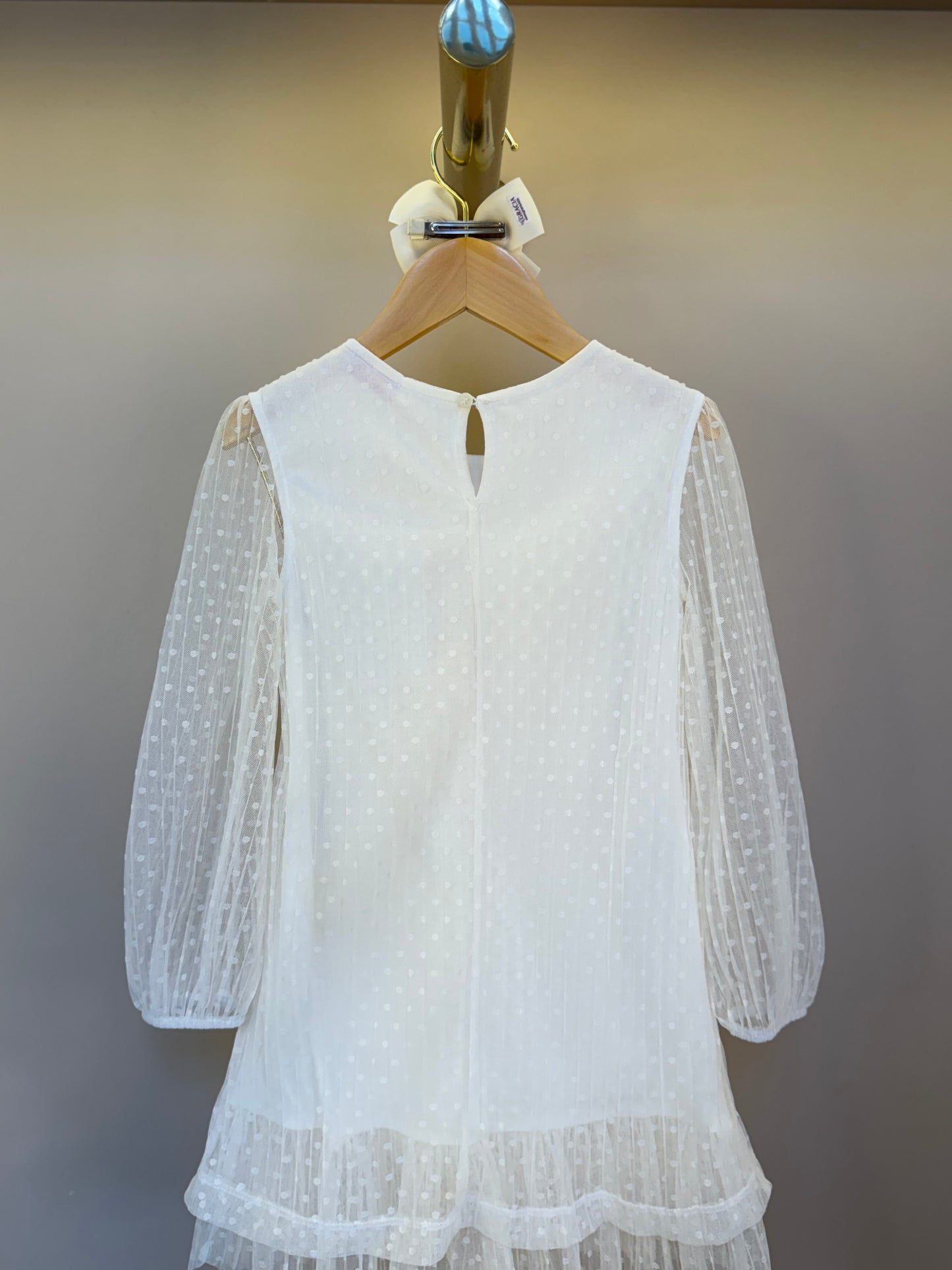 Vestido Infantil Trapézio Tule Plissado Aplicação Laço Off White - Luluzinha