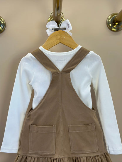 Jardineira Infantil  Sarja Ursinha Pelúcia Bege Escuro com Blusa ML Bordados Pérolas e Cristais  - Pituchinhus